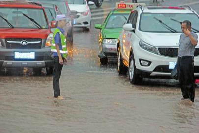 20�q��Ů�f�����_վ�eˮ��ָ�]��ͨ�ɾW�t